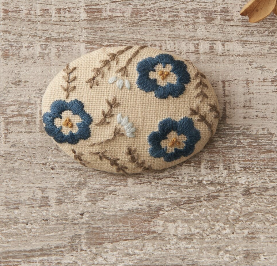 Daisy Embroidery Brooch Kit