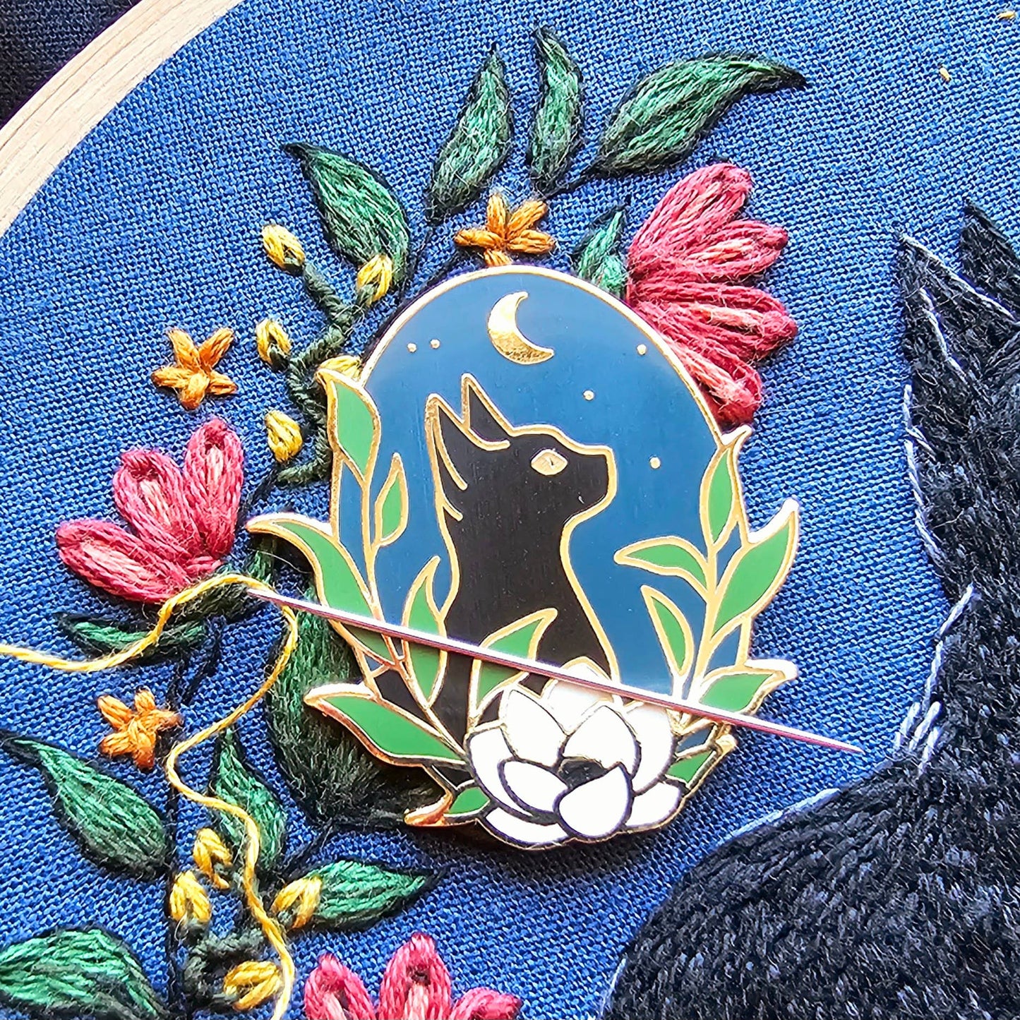 Black Cat Enamel Needle Minder